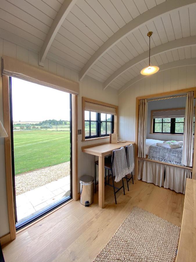 The Black Swan Shepherd Hut Ketton Exteriér fotografie