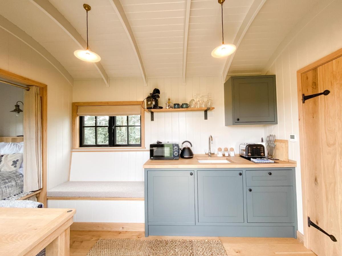 The Black Swan Shepherd Hut Ketton Exteriér fotografie