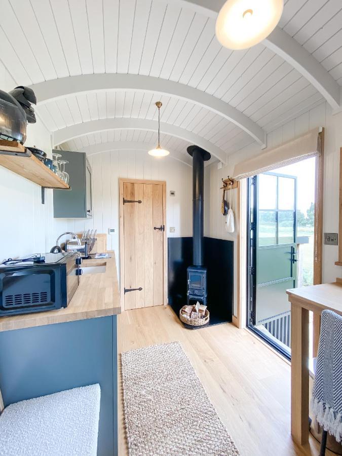 The Black Swan Shepherd Hut Ketton Exteriér fotografie